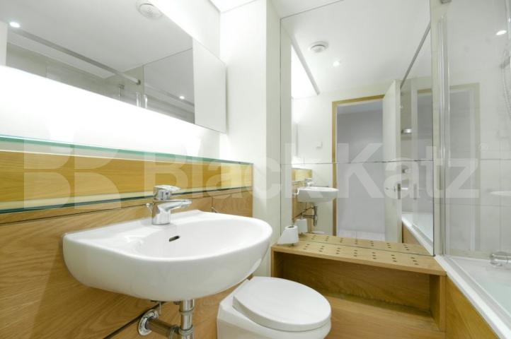 			CANALSIDE 2 BEDROOM APARTMENT, 2 Bedroom, 1 bath, 1 reception Apartment			 Ice Wharf, Kings Cross